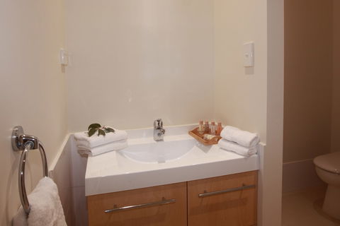 H Boutique Hotel - Accommodation Gladstone 4