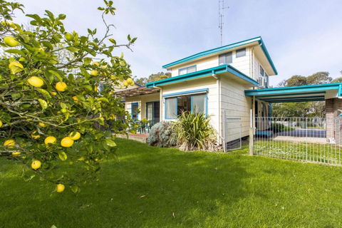 HOLIDAY On NAUTILUS INVERLOCH - Accommodation Gladstone 5