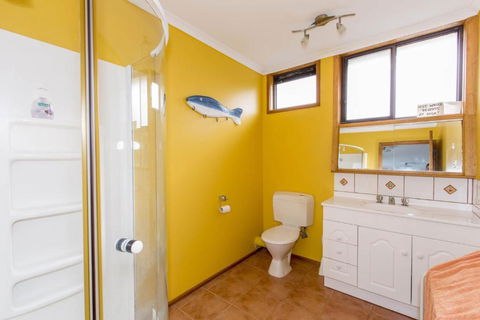 HOLIDAY On NAUTILUS INVERLOCH - Accommodation Gladstone 6
