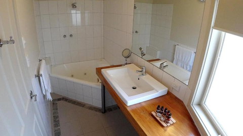 Two Truffles Cottages - Accommodation Gladstone 4