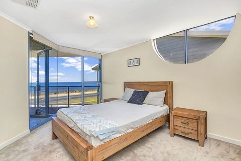 Sail Away - Accommodation Gladstone 2