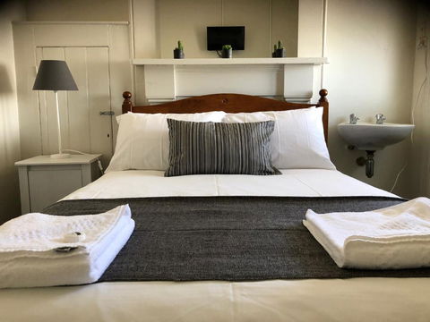 Cornwall Hotel - Accommodation Gladstone 3