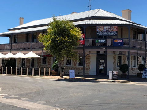 Cornwall Hotel - Accommodation Gladstone 5