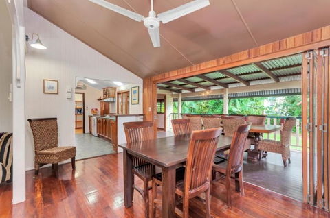 Edge Hill Holiday Home / Cairns - Accommodation Gladstone 1