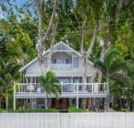 Decked Out by The Sea - Accommodation Gladstone