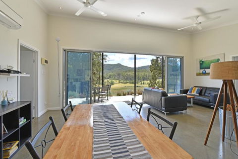 Valle Laguna - Accommodation Gladstone 2