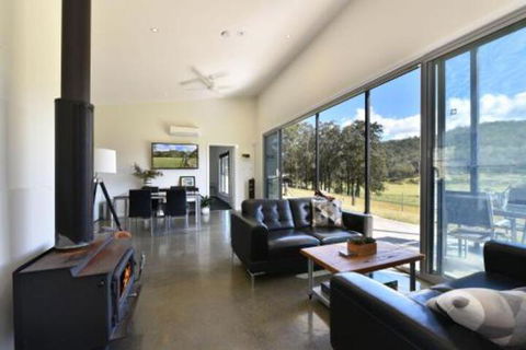 Valle Laguna - Accommodation Gladstone 0