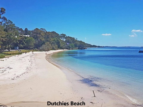 Baggies On Dutchies 9 Burbong Street Large House With Aircon Boat Parking & Waterviews - Accommodation Gladstone 5