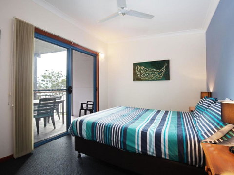Baggies On Dutchies 9 Burbong Street Large House With Aircon Boat Parking & Waterviews - Accommodation Gladstone 3