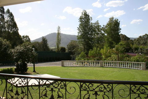 Colins Garden - Accommodation Gladstone 4