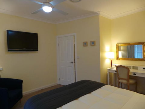 Colins Garden - Accommodation Gladstone 3