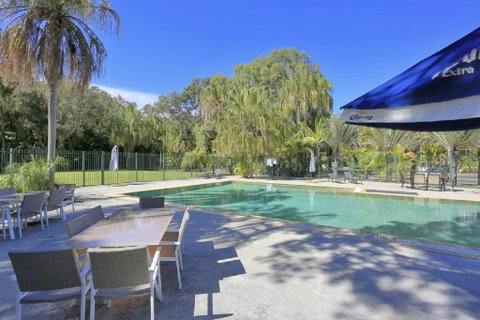 Reef Suite - Accommodation Gladstone 2