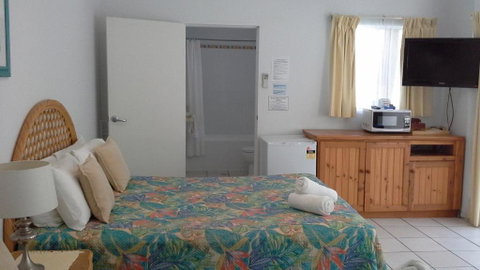 Reef Suite - Accommodation Gladstone 4
