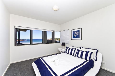 Sails On The Beachfront Exclusive Seaside Home - Accommodation Gladstone 2
