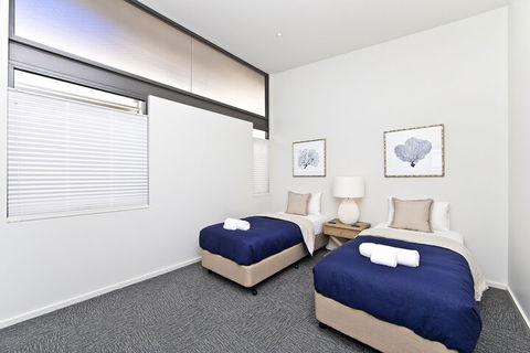 Sails On The Beachfront Exclusive Seaside Home - Accommodation Gladstone 5