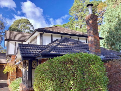 Pride Leisure Tudor House - Accommodation Gladstone 3