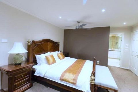 Pride Leisure Tudor House - Accommodation Gladstone 4