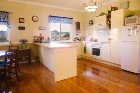 Milford Country Cottages - Accommodation Gladstone 4