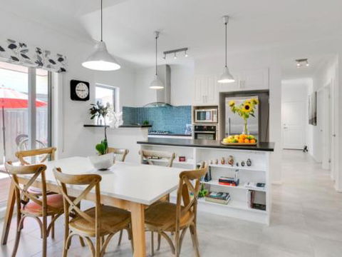 Venice On The Beach - Accommodation Gladstone 4