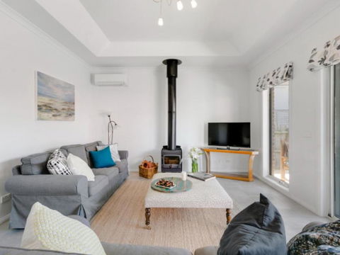 Venice On The Beach - Accommodation Gladstone 1
