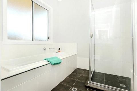 High Tide Wallaroo Beachfront Property Pet Friendly - Accommodation Gladstone 2