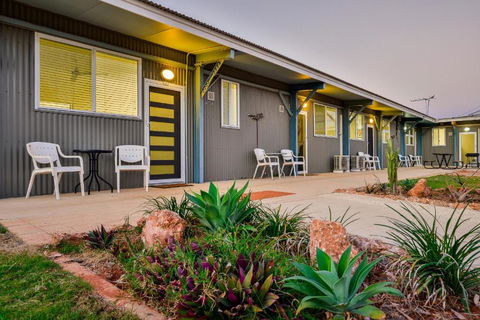 Getaway Villas Unit 38 2 1 Bedroom Self Contained Accommodation - Accommodation Gladstone 3