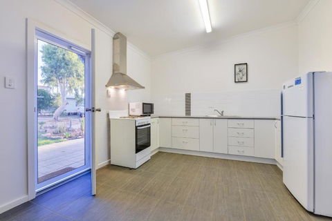 Getaway Villas Unit 38 3 1 Bedroom Self Contained Accommodation - Accommodation Gladstone 7