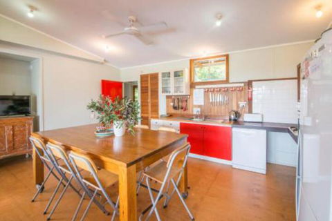 Jace House - Accommodation Gladstone 2