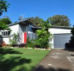 10 Double Island Drive Modern family home centrally located swimming pool  outdoor area - Accommodation Gladstone
