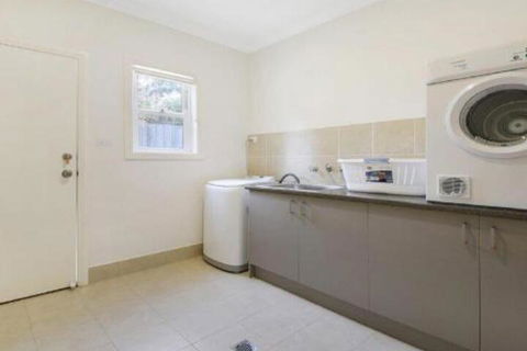 Redhaven House Spacious Quiet & Private - Accommodation Gladstone 7
