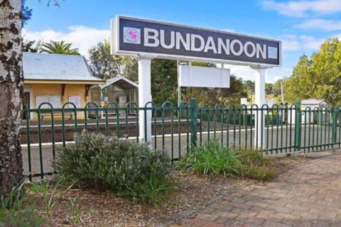 Redhaven House Spacious Quiet & Private - Accommodation Gladstone 2