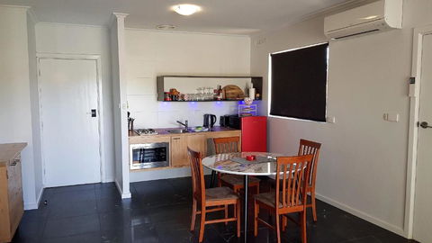 The Good Life - Accommodation Gladstone 2