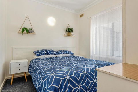 Jamaica Holiday Units - Accommodation Gladstone 5