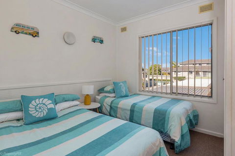 Jamaica Holiday Units - Accommodation Gladstone 3