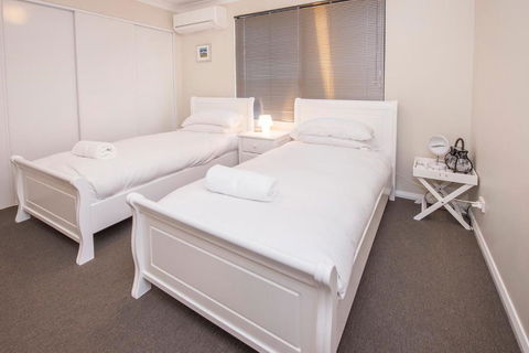 A Little Luxury In Town - Accommodation Gladstone 1