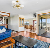 Rocks Retreat House with Sea Views - Accommodation Gladstone