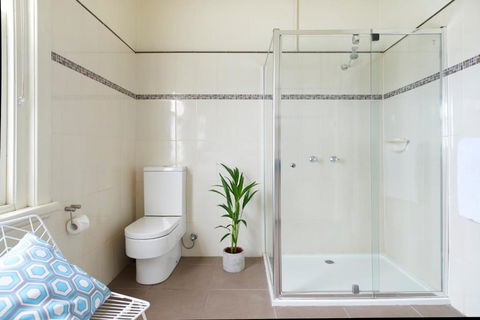 Grand Central Hotel - Accommodation Gladstone 2