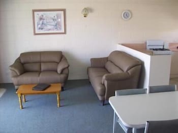 Black Swan Motor Inn - Accommodation Gladstone 5