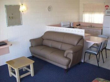 Black Swan Motor Inn - Accommodation Gladstone 6