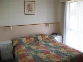 Black Swan Motor Inn - Accommodation Gladstone 2