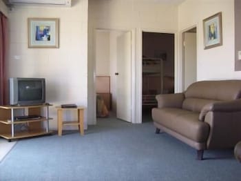 Black Swan Motor Inn - Accommodation Gladstone 3