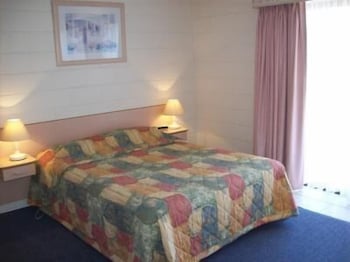 Black Swan Motor Inn - Accommodation Gladstone 1