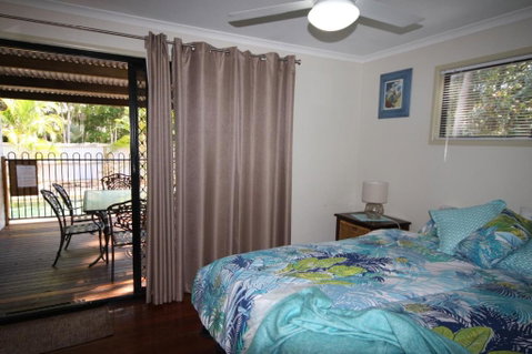 1 Naiad Court Lowset Family Home With Swimming Pool & Covered Deck. Pet Friendly - Accommodation Gladstone 5