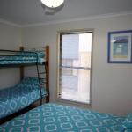 1 Naiad Court Lowset Family Home With Swimming Pool & Covered Deck. Pet Friendly - Accommodation Gladstone 0