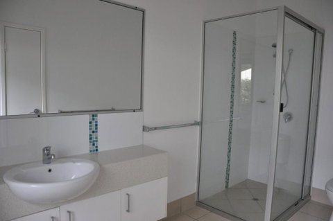 24 Esprit Drive Beach Home With Open Plan Living & Walking Distance To Beach - Accommodation Gladstone 2