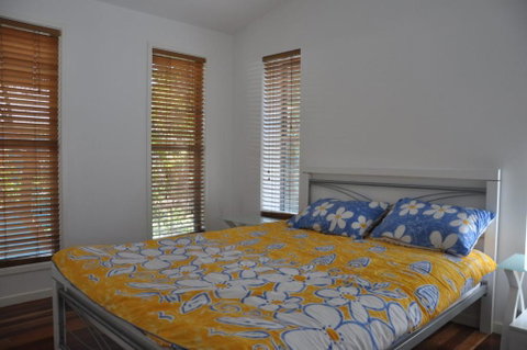 24 Esprit Drive Beach Home With Open Plan Living & Walking Distance To Beach - Accommodation Gladstone 1