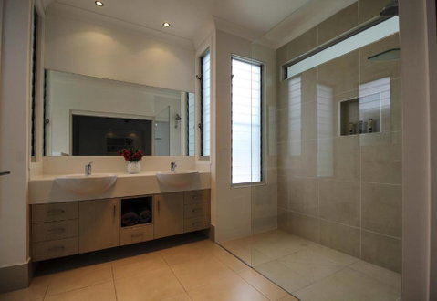 17 Naiad Court Modern Open Plan Family Home With Covered Outdoor Area & Double Lock Up Garage - Accommodation Gladstone 3