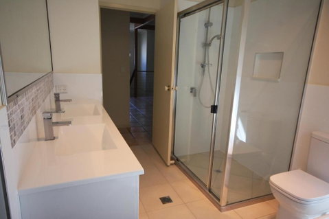 20 Orania Court Spacious Home With Swimming Pool - Accommodation Gladstone 5