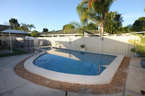 62 Tingira Close Modern Lowset Home With Swimming Pool Outdoor Area Ample Parking. Pet Friendly - Accommodation Gladstone 4