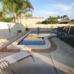 62 Tingira Close Modern Lowset Home With Swimming Pool Outdoor Area Ample Parking. Pet Friendly - Accommodation Gladstone 0